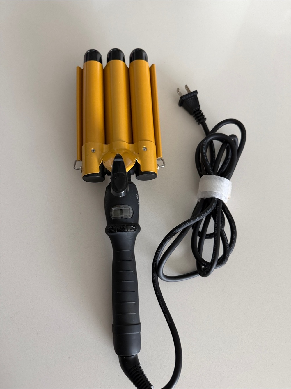 Alure Triple Barrel Hair Waver in Metallic Gold and Black